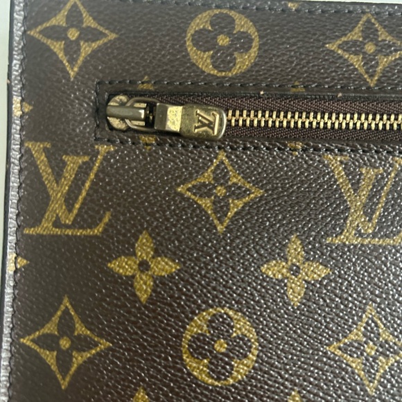 LOUIS VUITTON Monogram Enghien Clutch - Picture 7 of 15